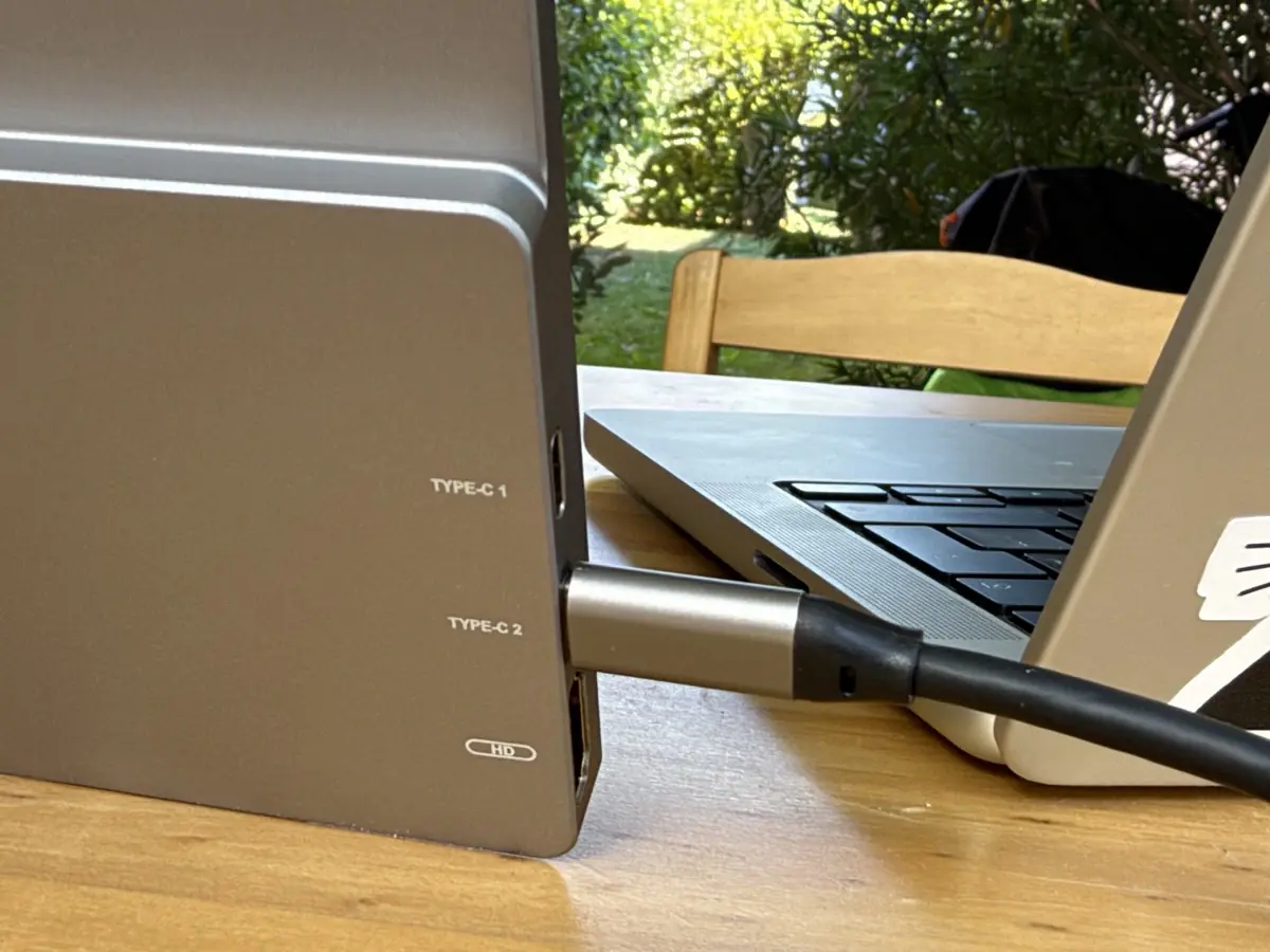 Test de l'&eacute;cran portable tactile JapanNext&nbsp;: un 15,6 pouces complet &agrave; glisser dans le sac