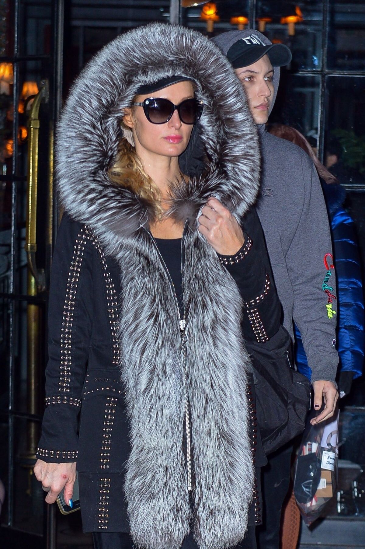 People : JLo, Justin Bieber, Paris Hilton, Millie Bobby Brown, Emrata