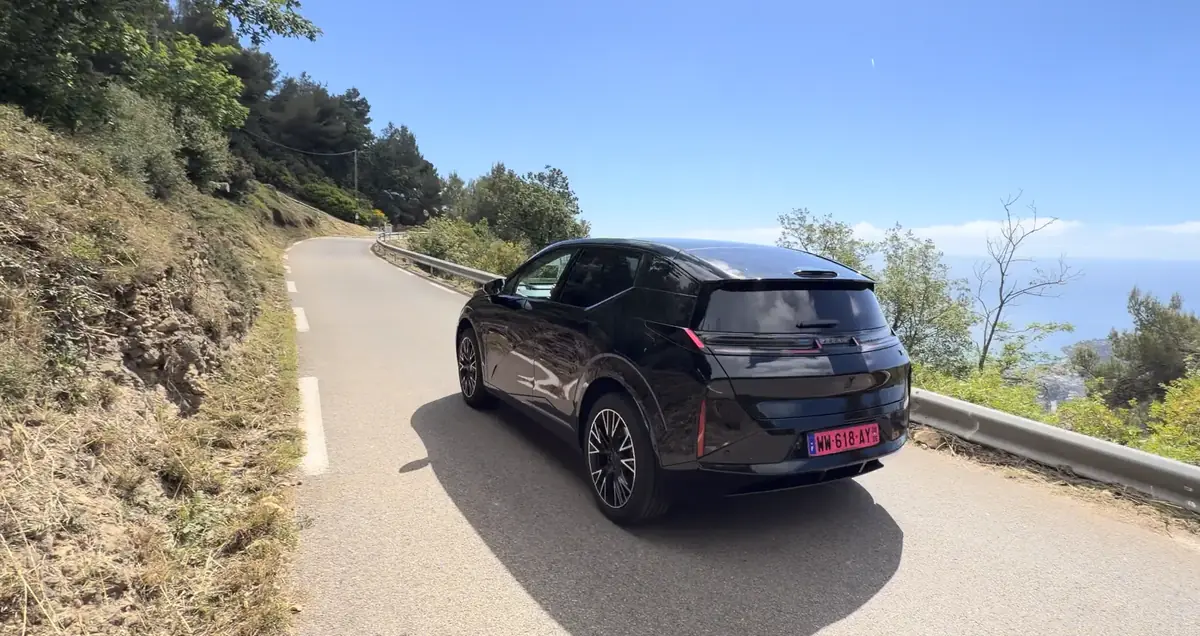 On essaie toutes les Zeekr, la marque chinoise de luxe qui d&eacute;barque en France&nbsp;!