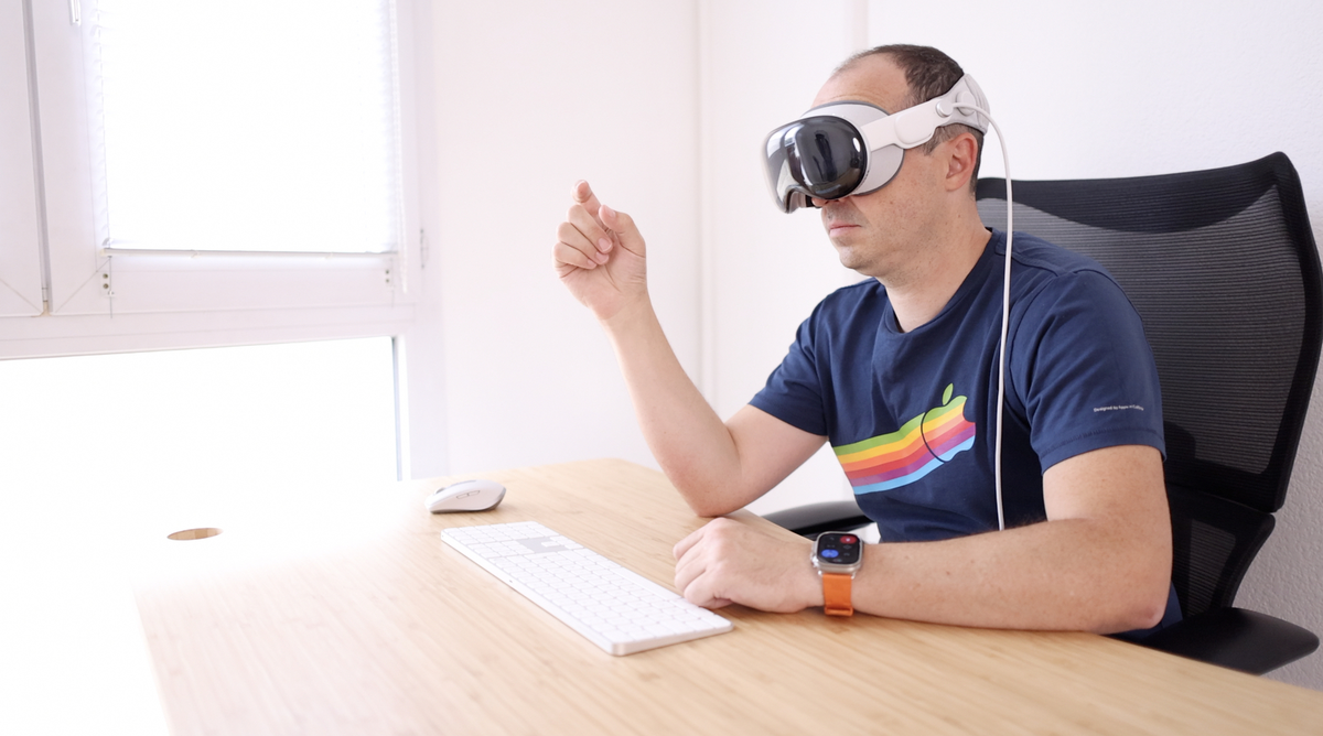 Didier en pleine partie de "Finger Simulator 3D 2025" sur Apple Vision Pro