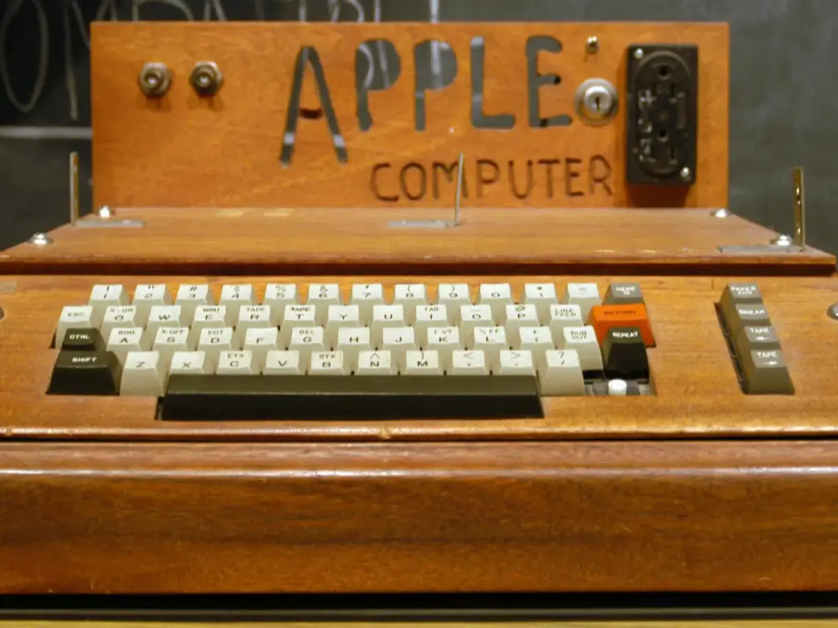Que pr&eacute;pare donc Apple pour ses 50 ans&nbsp;?