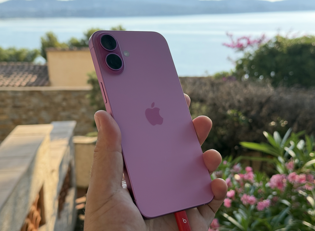 Recharge d'iPhone : une fonction vraiment pratique avec iOS 26 (et une autre moins)