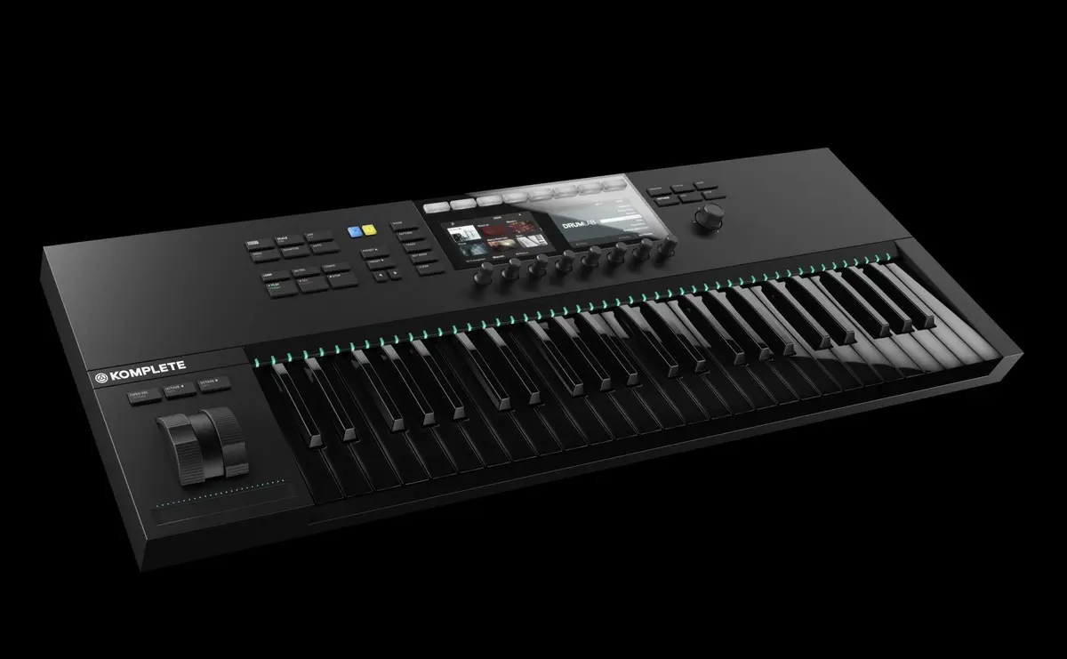 Les claviers Komplete Kontrol S49/S61 se parent de noir en édition limitée "Black Keys"