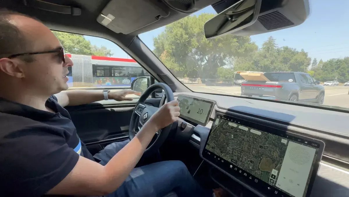 Cette voiture est conçue autour du logiciel : de quel constructeur s'agit-il ?