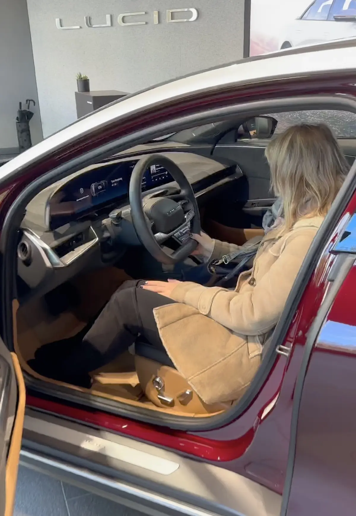 Coup d'oeil sur la Lucid Air (vidéo à Genève) concurrente de la Tesla Model S