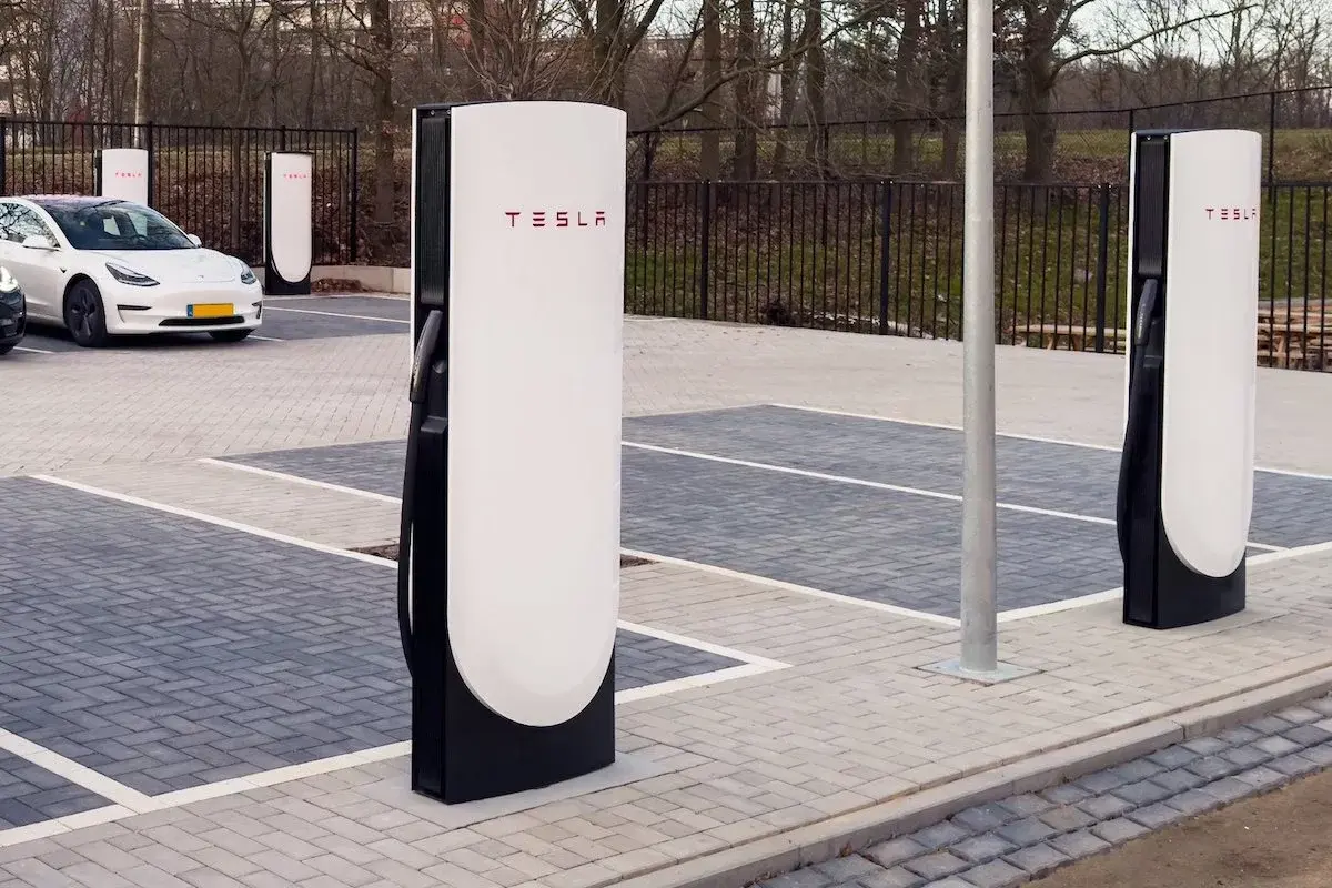 800V, V2L, V2H, Tesla rattrape enfin son retard sur la concurrence !