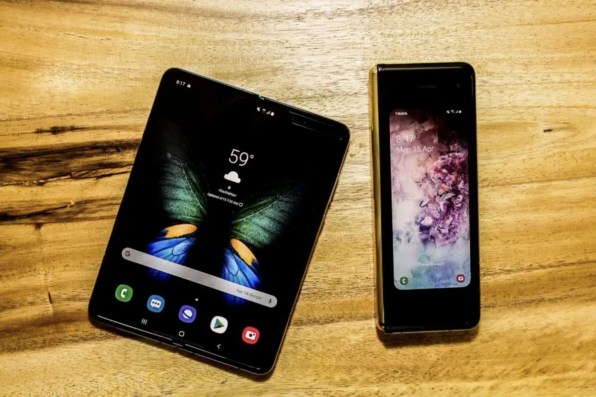 Revue de presse Samsung Galaxy Fold : prises en main du smartphone à 2000 euros