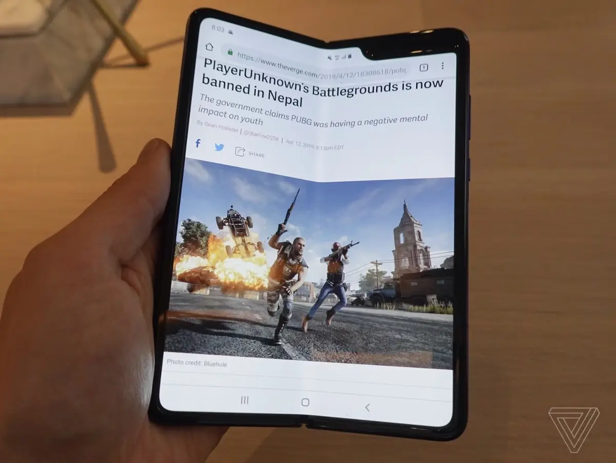 Revue de presse Samsung Galaxy Fold : prises en main du smartphone à 2000 euros