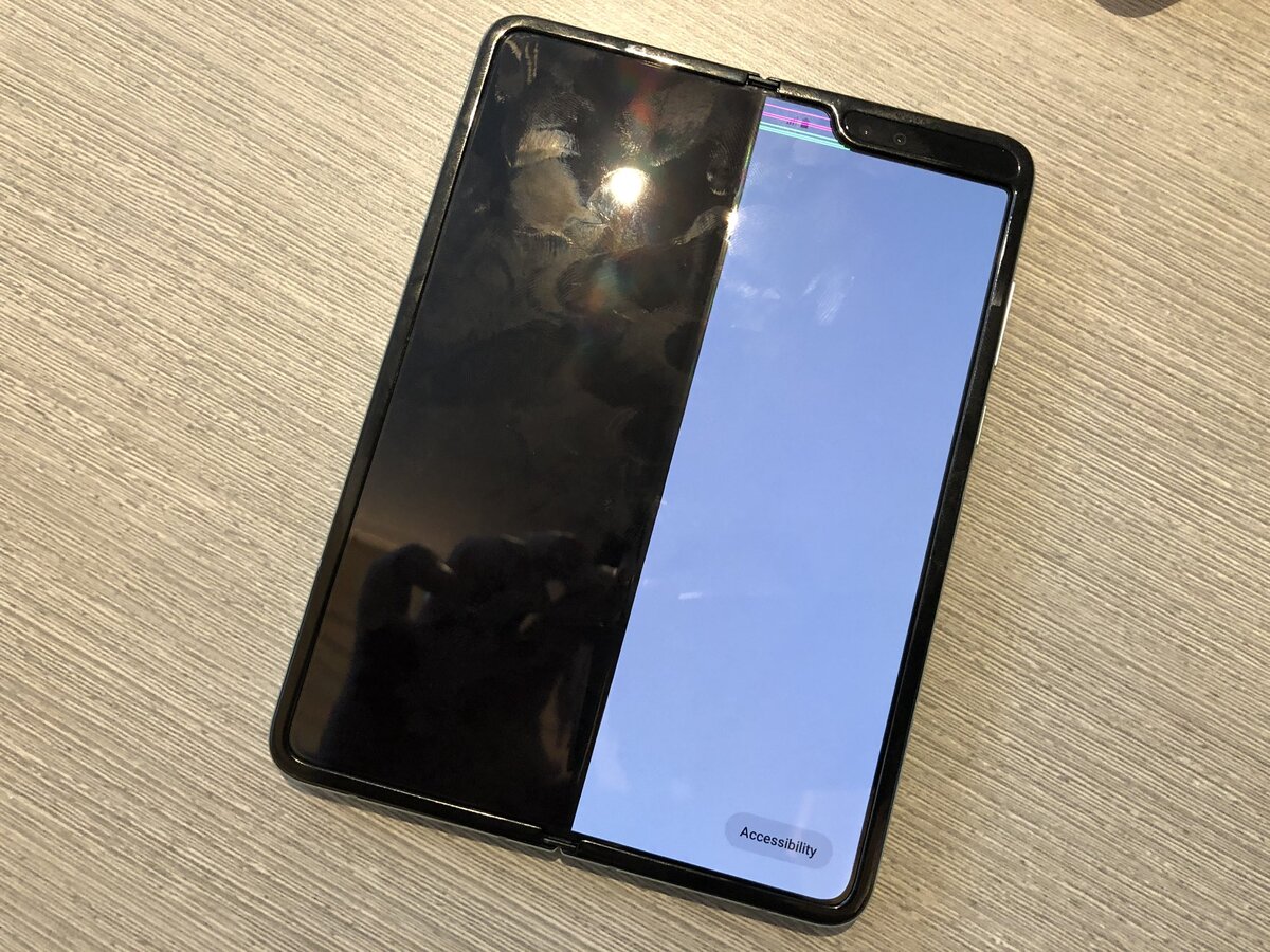 Samsung Galaxy Fold : des écrans pliables qui cassent (après les batteries qui chauffent)