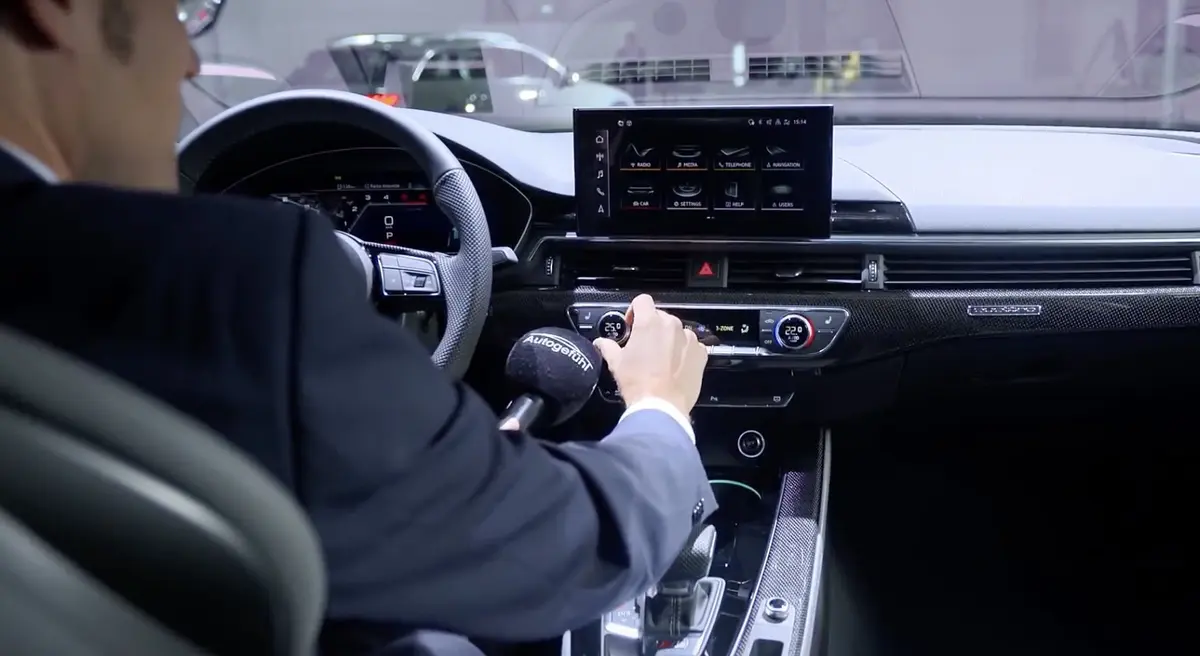 La nouvelle Audi A4 Facelift prend en charge CarPlay WiFi