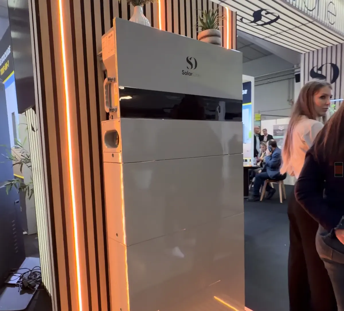 Batterie solide, Tesla, solaire et robotique... l'étonnant succès du salon EnerGaïa (+ nos vidéos)