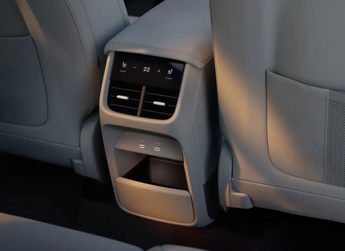 Volvo EX60 2026&nbsp;: 680 ch, 800V, &eacute;cran convexe, 810 km d'autonomie, et sans bug&nbsp;?