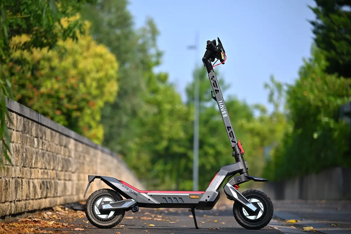 Test Navee XT5 Ultra&nbsp;: deux moteurs et un confort de scooter
