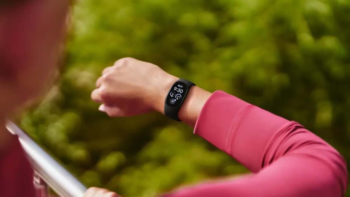 Fitbit Edge&nbsp;: tension, ECG et une semaine d'autonomie, mais tout passe par l'abonnement