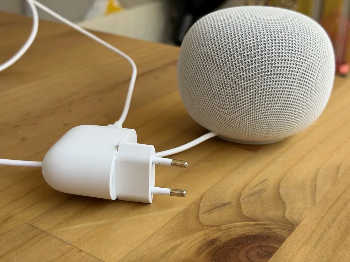Test du Google Home Speaker&nbsp;: une bonne IA coinc&eacute;e dans une mauvaise enceinte