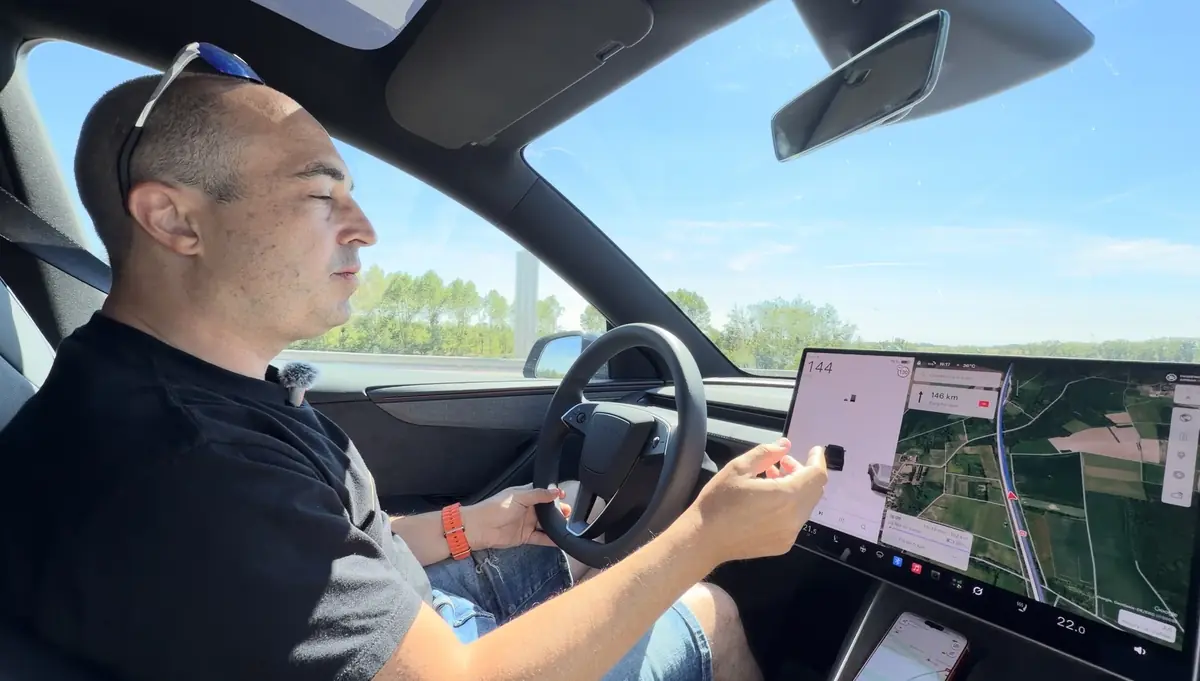 Essai Model Y 7 places 2026&nbsp;: peut-on vraiment partir en vacances en famille avec des bagages&nbsp;?
