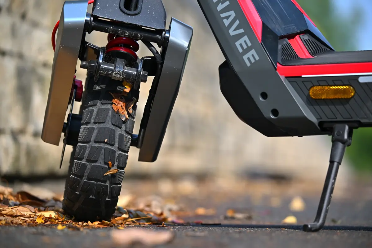 Test Navee XT5 Ultra&nbsp;: deux moteurs et un confort de scooter