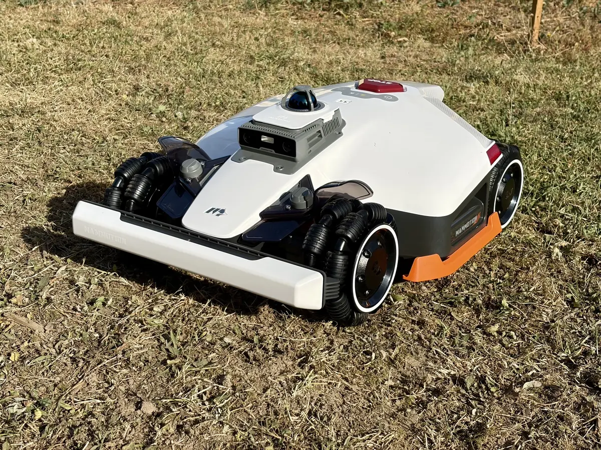 Test Mammotion Luba 3 AWD 3000&nbsp;: un robot tondeuse vraiment taill&eacute; pour les grandes surfaces&nbsp;?