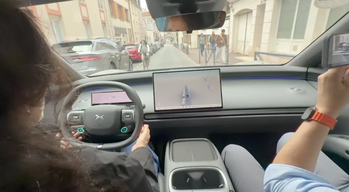 XPeng a-t-il d&eacute;j&agrave; rattrap&eacute; le FSD de Tesla&nbsp;? On a test&eacute; le NGP dans la chaos parisien&nbsp;!