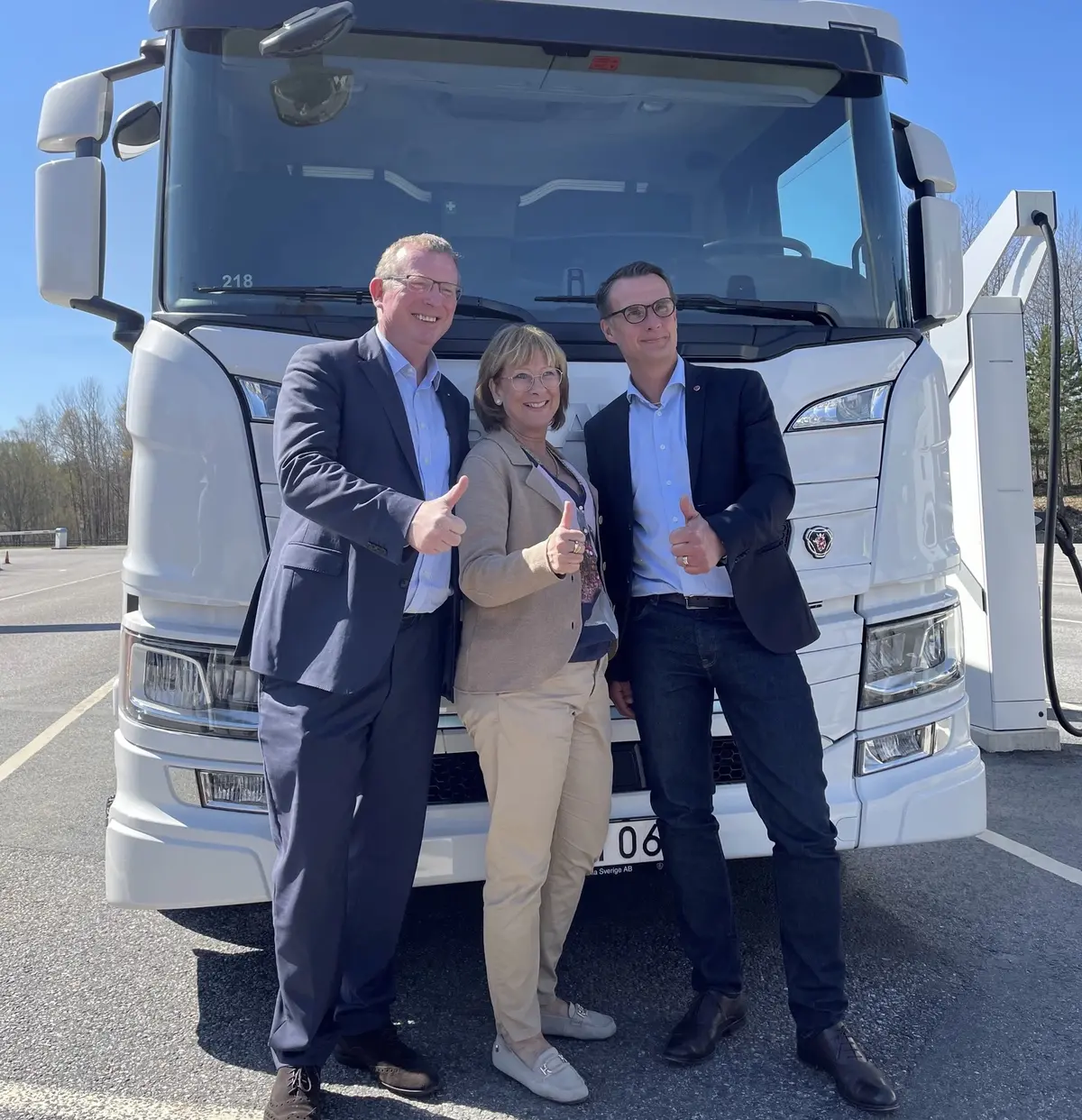 Première charge d'un camion électrique sur une borne un MegaWatt avec ABB et Scania