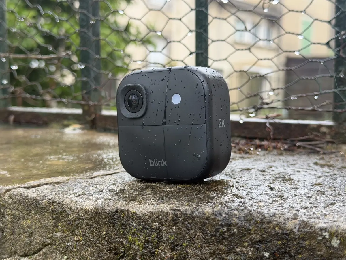 Test de la cam&eacute;ra Blink 2K+ ext&eacute;rieure, simple &agrave; utiliser, mais un abonnement quasi obligatoire