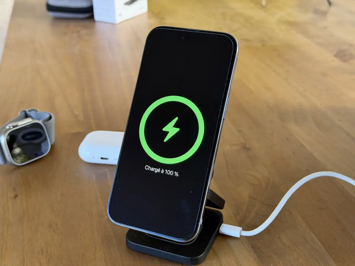 Test du Kuxiu X55 Turbo&nbsp;: le chargeur sans fil 3-en-1 Qi2.2 qui coche toutes les cases