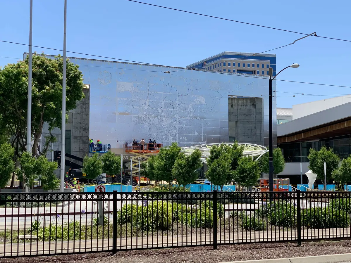 WWDC : Apple commence à décorer le McEnery Convention Center [photos]