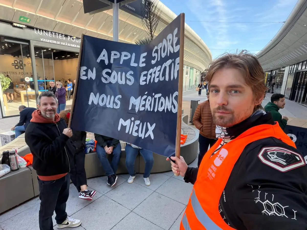 iPhone Duo&nbsp;: on est all&eacute;s chercher le n&ocirc;tre dans un Apple Store en gr&egrave;ve