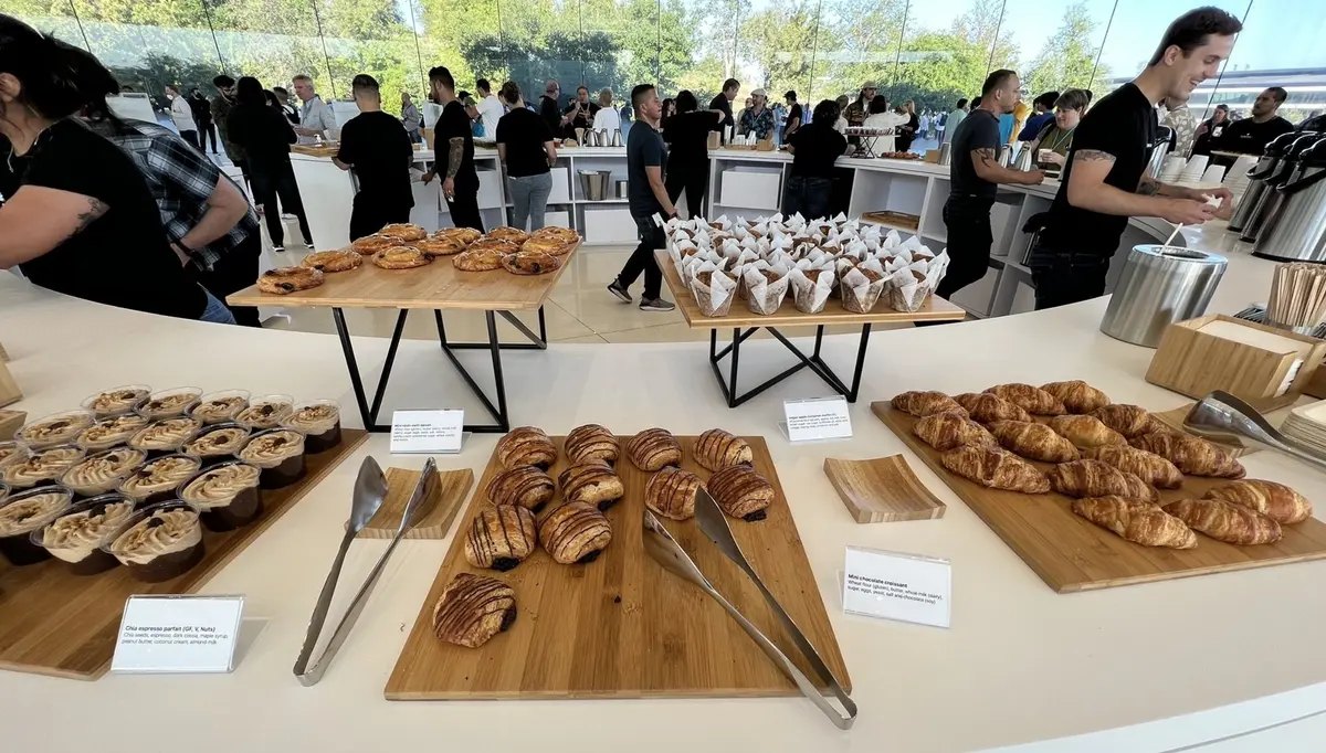 En direct d'Apple Park : arrivée des journalistes, petit dej', et un joli badge...