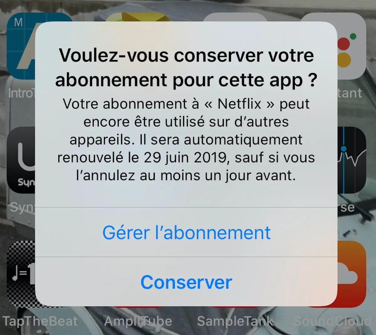 iOS 13 demande si l'utilisateur souhaite conserver l'abonnement d'une App supprimée