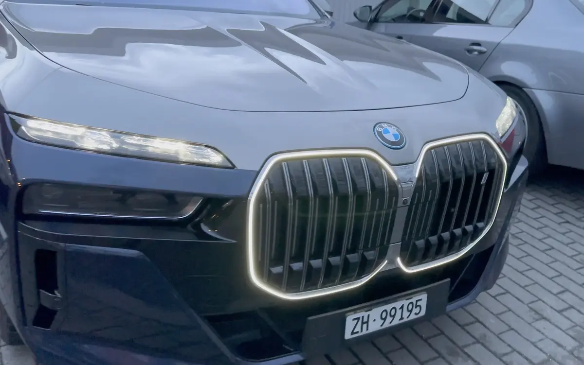 Essai BMW i7 : PS5, écran 8K, CarKey... plus techno que Tesla ?