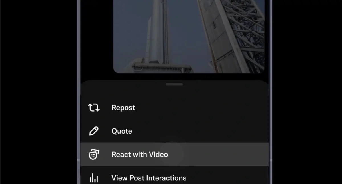 X copie le fond vert de TikTok avec React with Video, ses nouvelles r&eacute;actions film&eacute;es