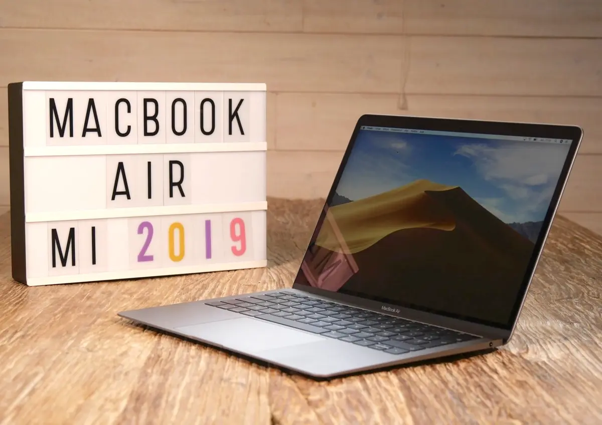 MacBook Air mi-2019 : True Tone en action, luminosité max vs MacBook Pro 13"