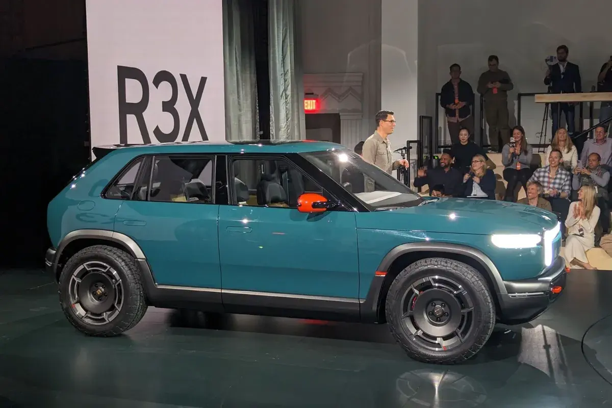 Rivian R2 : autonomie, prix et date de sortie pour l'Europe ! (+ R3 et R3X !)