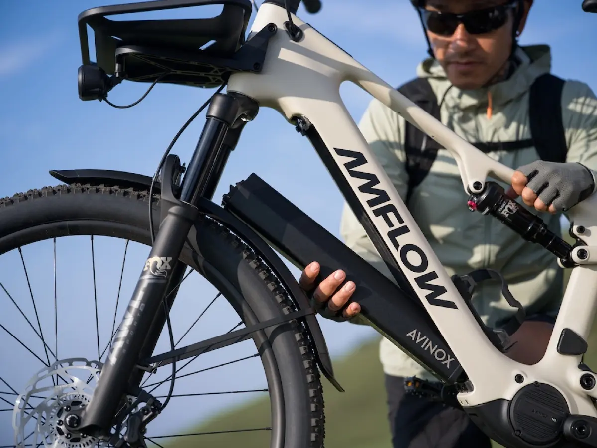 Amflow TL Carbon&nbsp;: DJI lance un VTT &eacute;lectrique tout-carbone &agrave; 3 499 euros
