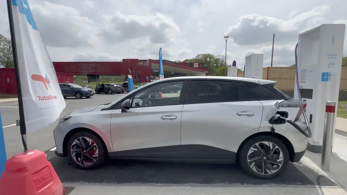 Essai MG4 Luxury : prix, autonomie, recharge... la meilleure voiture électrique abordable de 2023 ?