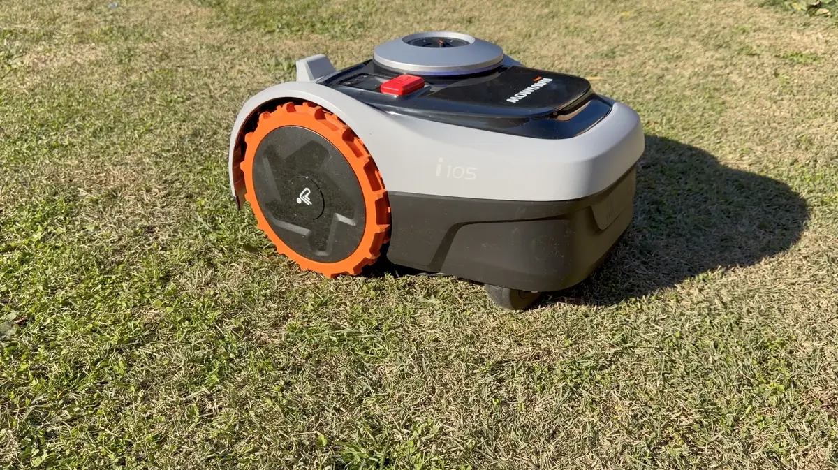 Test du robot-tondeuse Segway-Navimow i105 à 649€ : le BON PLAN pour le BLACK FRIDAY !