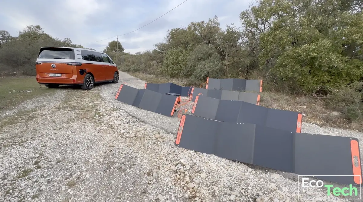 Test batterie Jackery Explorer 2000 Pro : on charge un van électrique avec des panneaux solaires