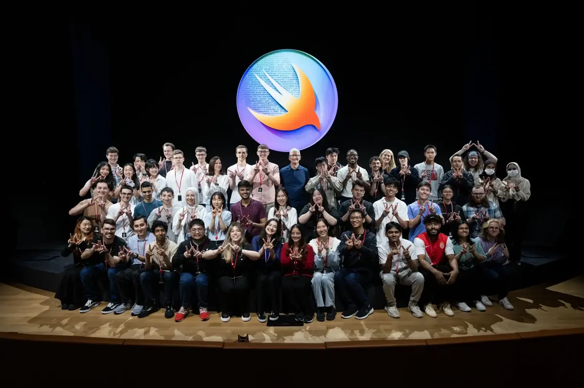 Tim Cook fait une petite surprise pour certains gagnants du Swift Student Challenge