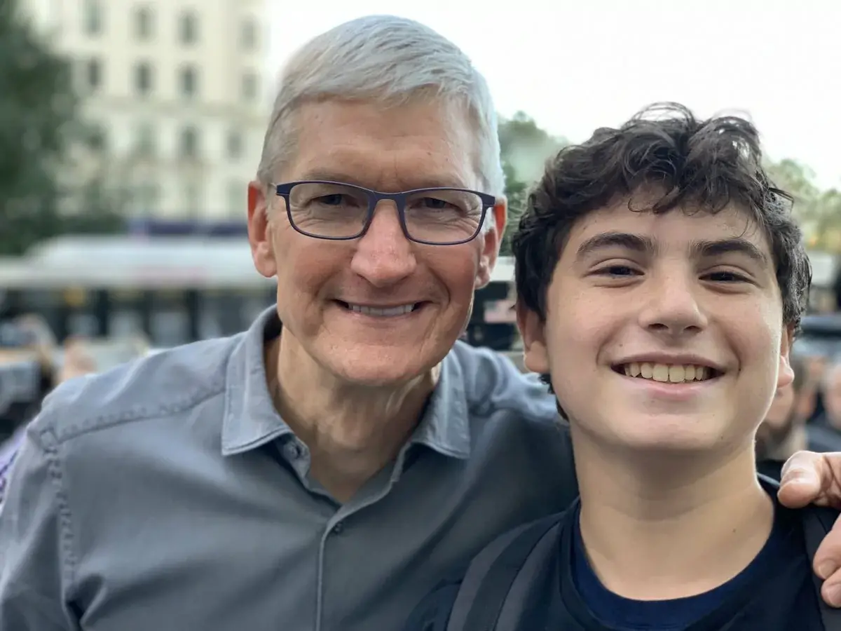 Tim Cook est à New York pour l'ouverture du Cube de Verre de la 5e Avenue