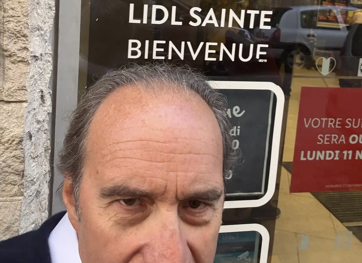 « Je t’attends !! T’es où ?! » : Xavier Niel prêt à en découdre devant un Lidl