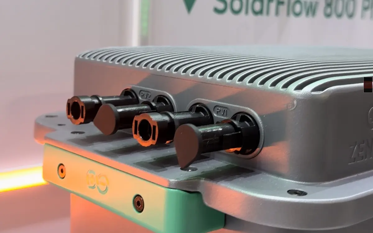 Zendure SolarFlow 800 Plus : on a vu la batterie solaire low-cost et ultra-compacte de 2kWh à 479€ !