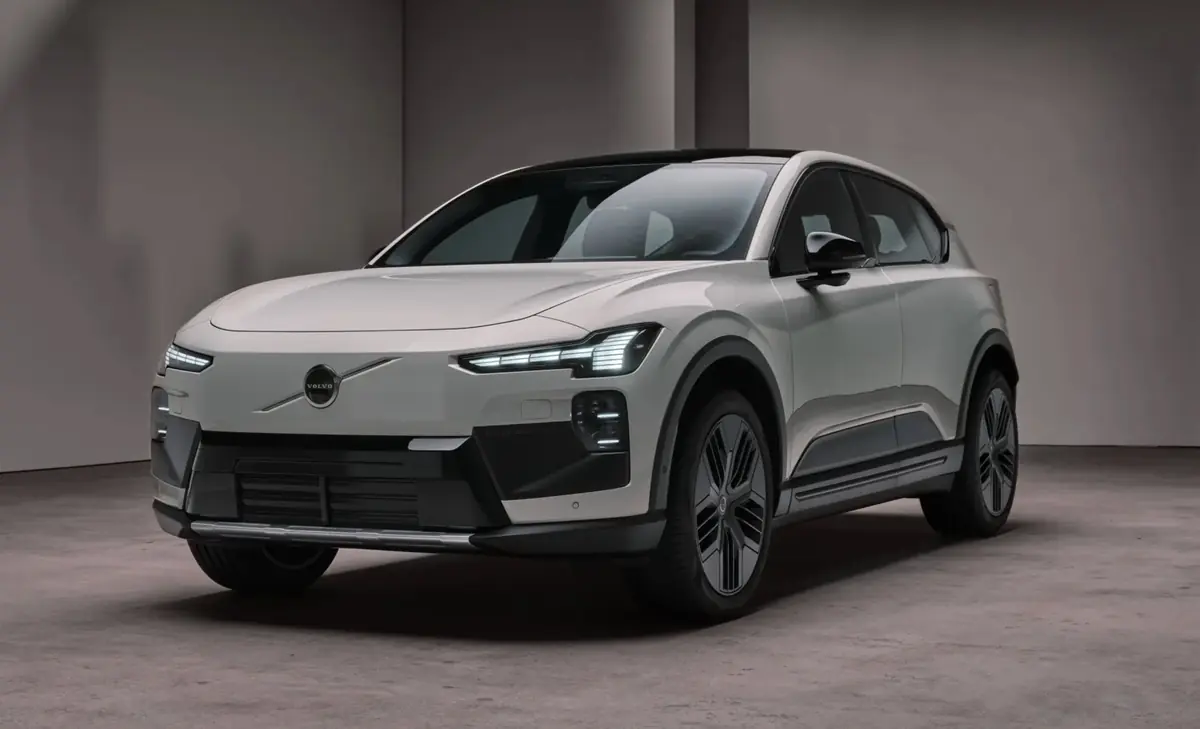 Volvo EX60 2026&nbsp;: 680 ch, 800V, &eacute;cran convexe, 810 km d'autonomie, et sans bug&nbsp;?