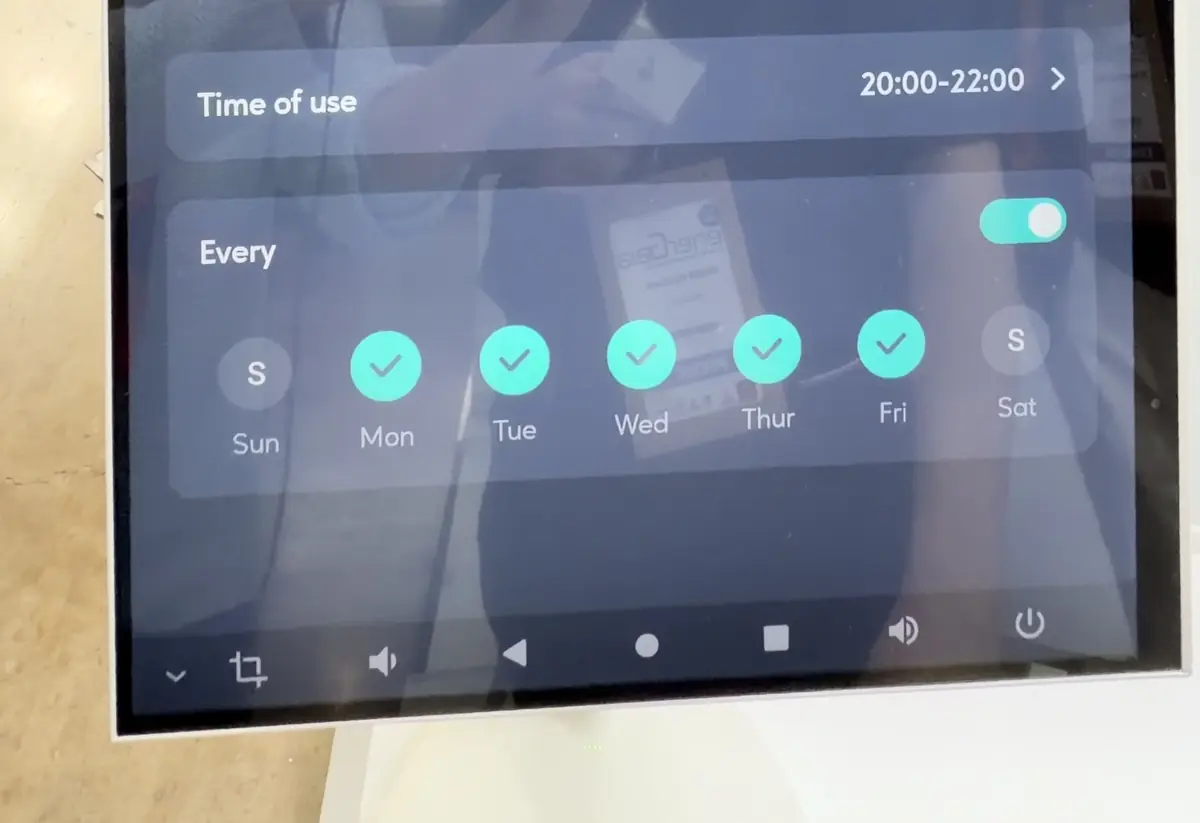 Zendure SolarFlow 800 Plus : on a vu la batterie solaire low-cost et ultra-compacte de 2kWh à 479€ !