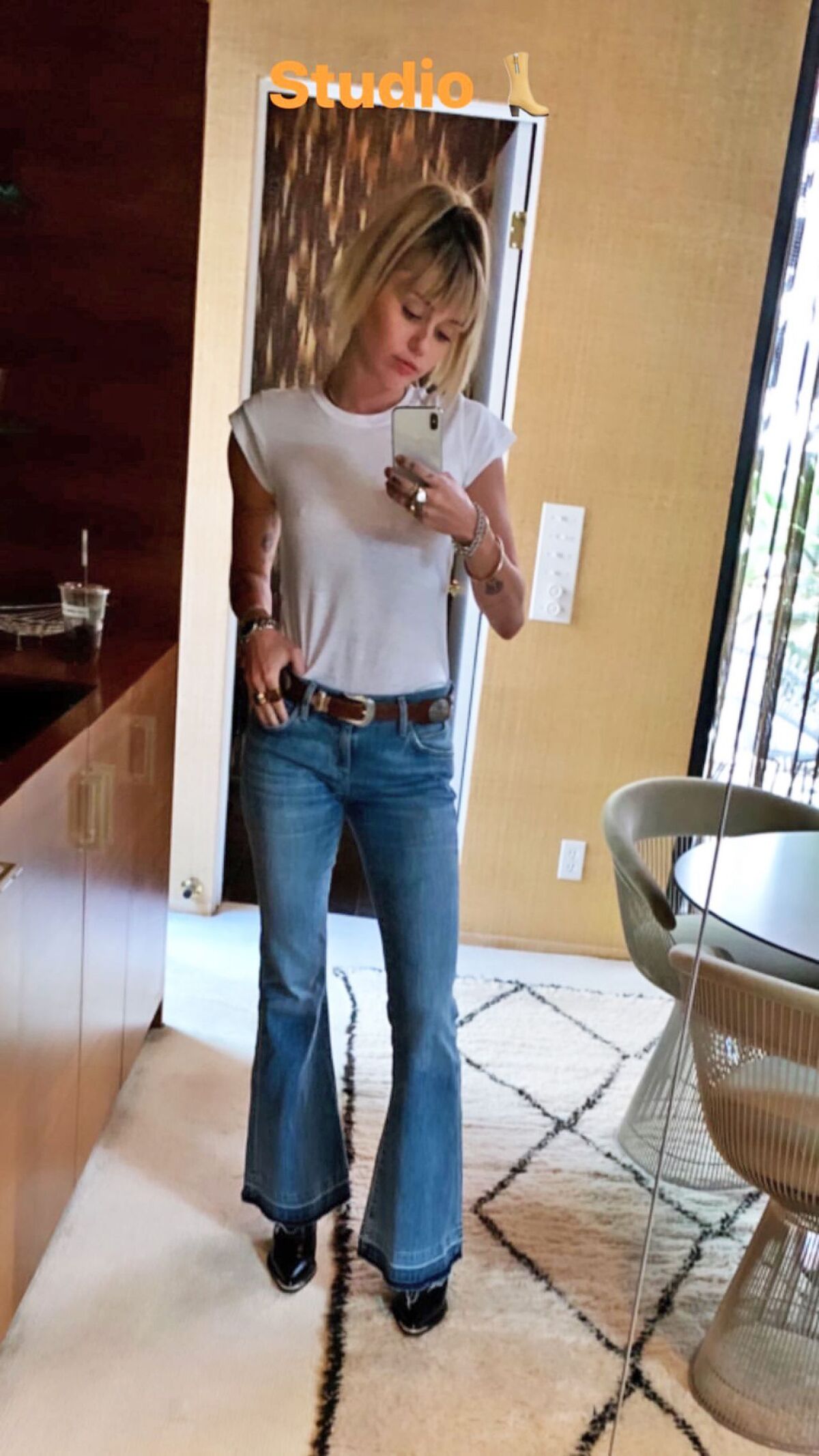 People : Miley Cyrus, Charlize Theron, Victoria Beckham, Jennifer Aniston et Emily