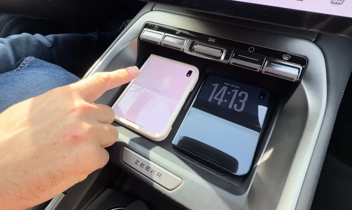 iPhone Duo et chargeur de voiture&nbsp;: &ccedil;a coince&nbsp;? Premier test en Tesla, Zeekr...