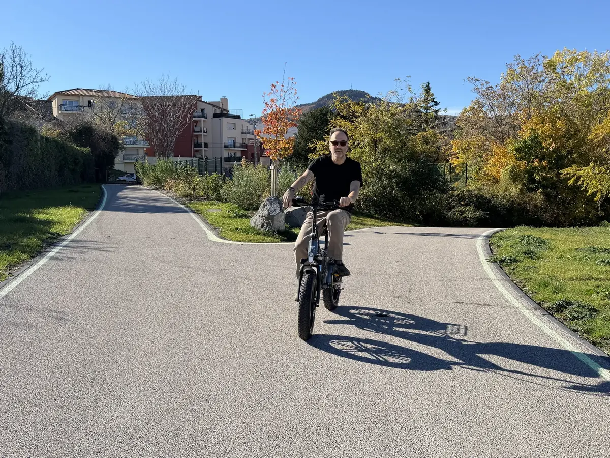 Test de l'ENGWE EP-2 Boost : le vélo électrique pliant qui ne recule devant rien