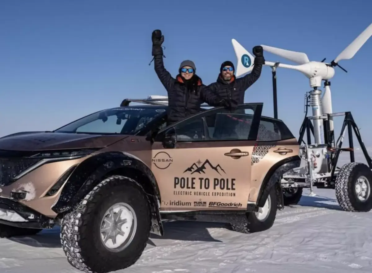 Première mondiale : ils relient le pôle Nord au pôle Sud en voiture électrique !