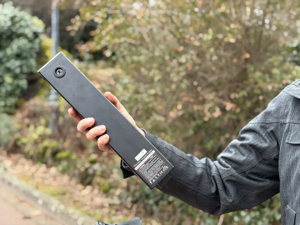 La batterie peut se charger d&eacute;tach&eacute;e du v&eacute;lo bien s&ucirc;r&nbsp;!