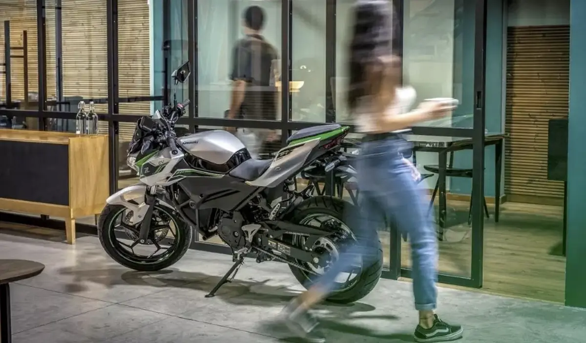 Les premières motos électriques Kawasaki sont loin d'être sportives !